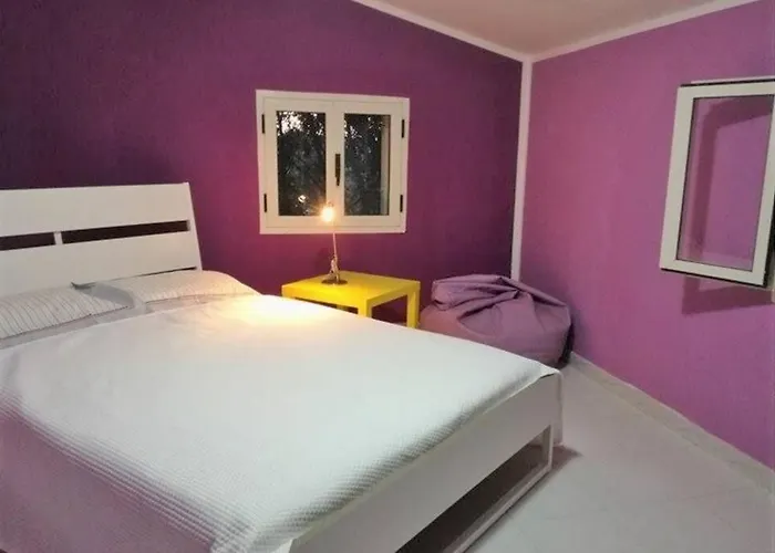 Big Relax With Swimming Pool And A Peaceful Garden In A Private Appartement *